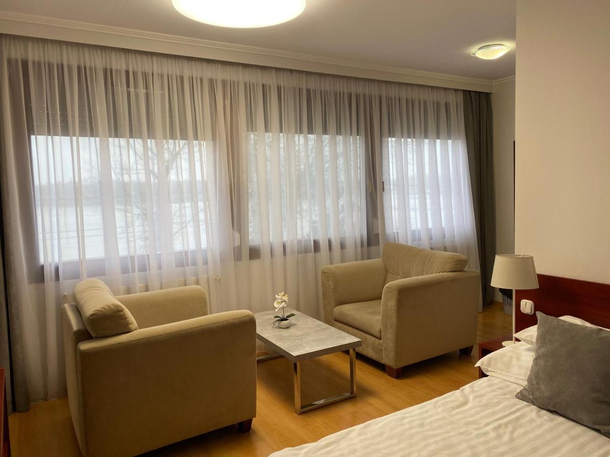 Part Cafe Residence Дунакеси Экстерьер фото