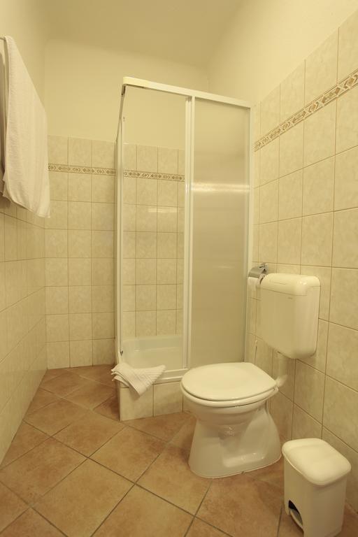 Part Cafe Residence Дунакеси Номер фото